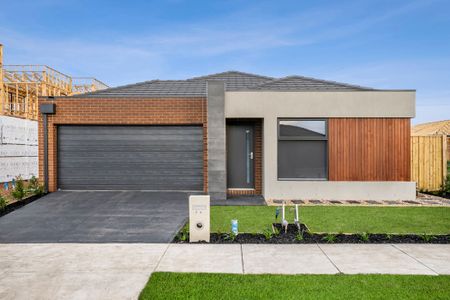 Cutting Edge - Four Bedroom, Three Living Home - Photo 4