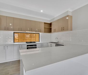 Stylish and Modern Home - Photo 2