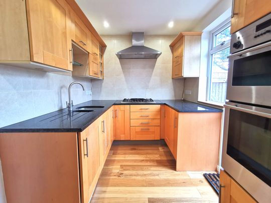 Stunning 2 Bed Garden Flat - Photo 1
