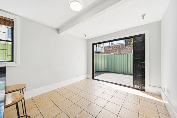 Quiet & Peaceful Renovated Terrace ** Available 13/08/26 ** - Photo 1