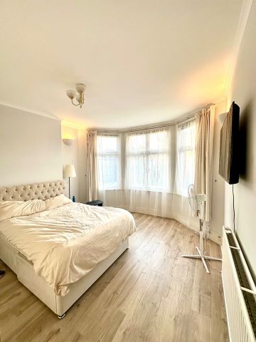2 Bed Maisonette, Denehurst Gardens, W3 - Photo 3