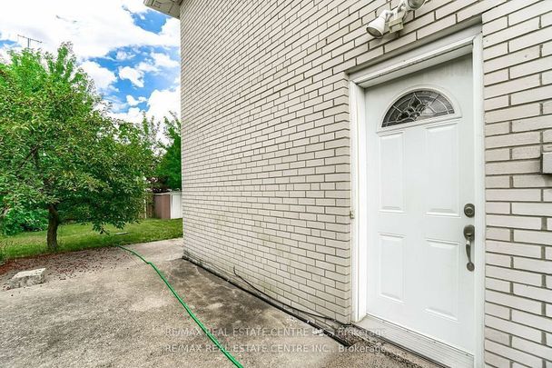 For Lease - 3385 Ellengale Drive Unit# Main + 2 Lower Levels, Mississauga, Ontario - Photo 1