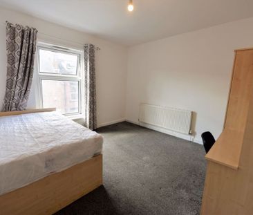 4 bedroom House in Burley Lodge Terrace, Leeds - Photo 1