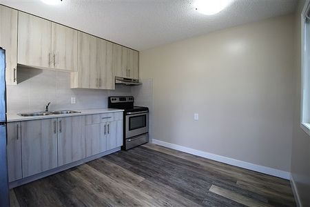 4915 35th Ave SW, Calgary - Photo 2