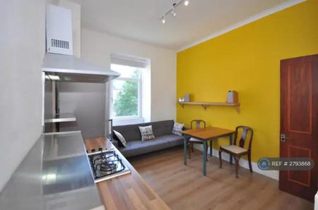 2 bedroom flat to rent - Photo 2
