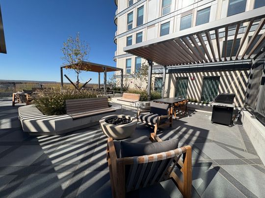 For Lease - 3240 William Coltson Avenue Unit# 1606, Oakville, Ontario - Photo 1