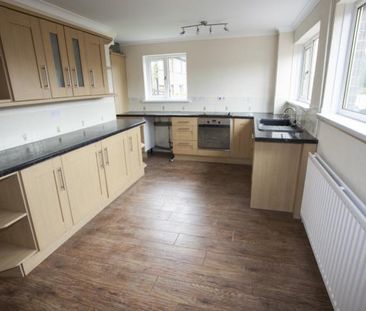 3 bedroom end of terrace house to rent - Photo 1