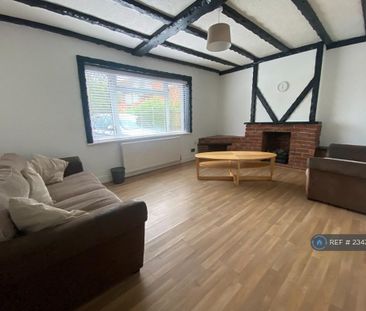 4 bedroom semi-detached house to rent - Photo 2