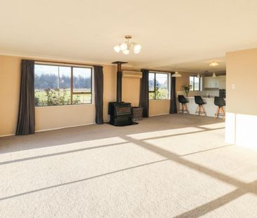 Country living with the city on your door step. - Photo 1