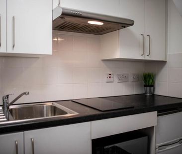 8 bedroom retirement property to rent - Photo 1