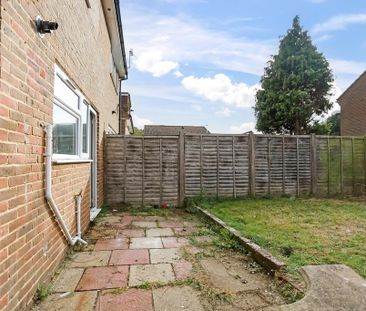 4 bedroom semi-detached house to rent - Photo 2