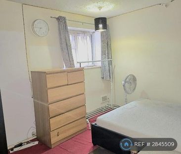 1 bedroom in a flat share to rent - Photo 2