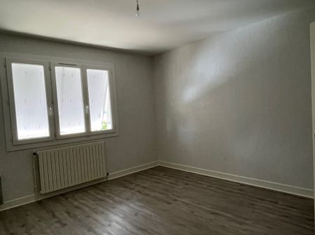 Location Maison 4 pièces 103m² VIRAZEIL 47200 - Photo 2