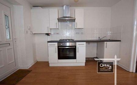 |ref: |, Cox's Lane, Southampton, SO19 - Photo 3