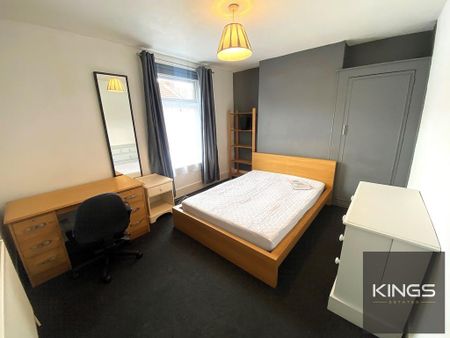 4 bedroom terraced house to rent - Photo 3