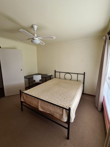 4-bedroom shared house / townhouse, Military Road - Photo 3