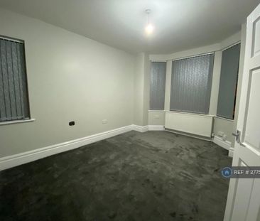 3 bedroom end of terrace house to rent - Photo 3