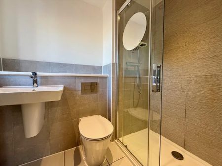 4 bedroom semi-detached house to rent - Photo 2