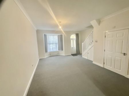 Norwood Place, YO12 7AW, Scarborough - Photo 3