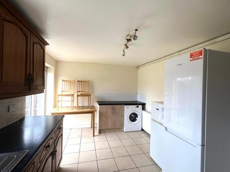 3 bedroom end of terrace house to rent - Photo 3