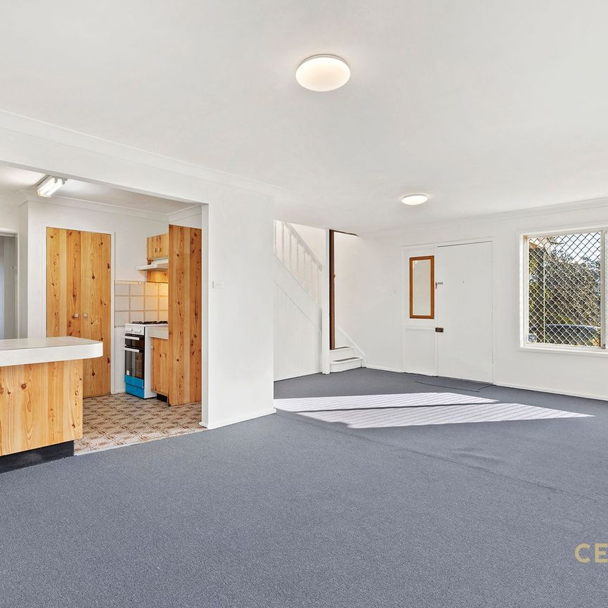 Charming, Private Townhouse in a Convenient Minto Location !!! - Photo 1