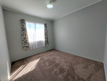 Sunny Three-Bedroom Family Home - Bellevue - Photo 2