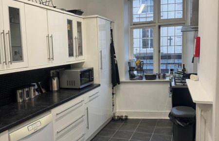 3 bedroom apartment to rent - Photo 2