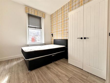 4 bedroom terraced house to rent - Photo 5