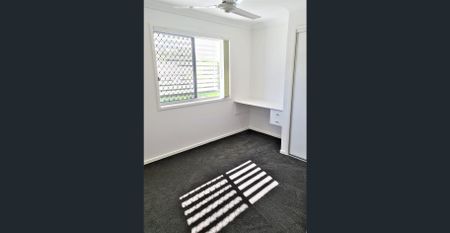 NEAR NEW 3 BEDROOM TOWNHOUSE, AVAILABLE NOW INSPECTIONS BY APPOINTMENT - Photo 3