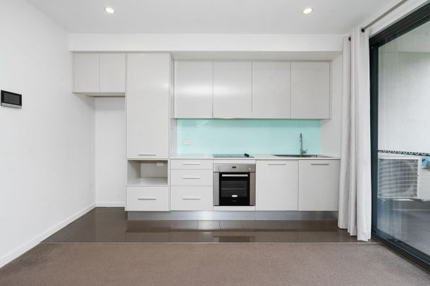 Contemporary 1-Bedroom Residence in Prime Belmont Location - Photo 1