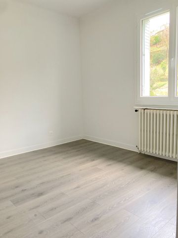 FOIX - A LOUER - MAISON T4 AVEC DOUBLE GARAGE ET JARDIN - Photo 2