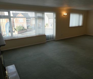 3 bedroom flat to rent - Photo 2