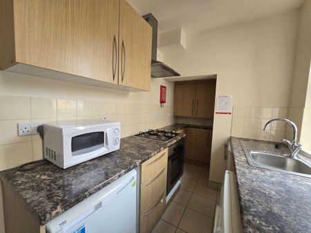 3 bedroom terraced house to rent - Photo 5