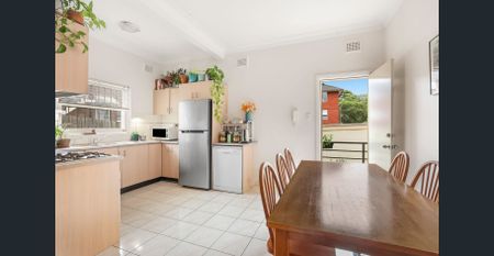2-Bedroom Art Deco Gem | 7 Minute Walk to Strathfield Station - Photo 5