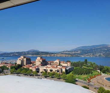 2 Bed + Den 2 1/2 Bath Luxury Condo: Avail Sept 1 - Photo 3