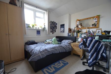 4 bedroom Semi-detached house to rent - Photo 4