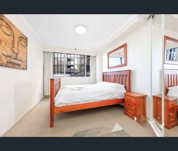 "MODERN 1 BED, 1 Bath, 1 Car - APARTMENT" - Photo 5