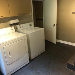 Grand 3 1/2 meublé et équipé à louer Rosemont. - Photo 2