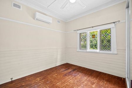 Three-Bedroom Home with Spacious Backyard - Photo 2