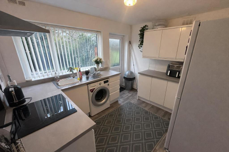 3 bedroom semi-detached house to rent - Photo 5