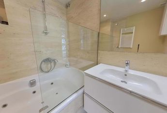 Barcelona, Catalonia 08810