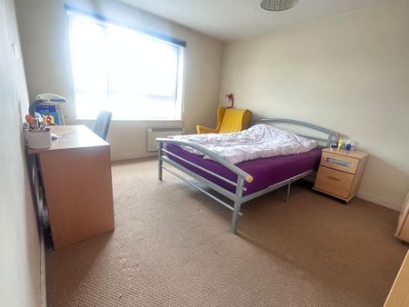 2 bedroom flat to rent - Photo 2