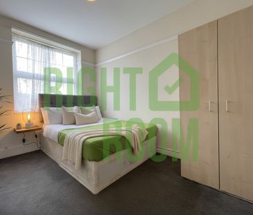 5 Bed Flat, Abbey House, E15 - Photo 1