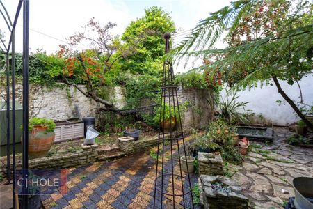 Royal York Crescent, - Photo 3