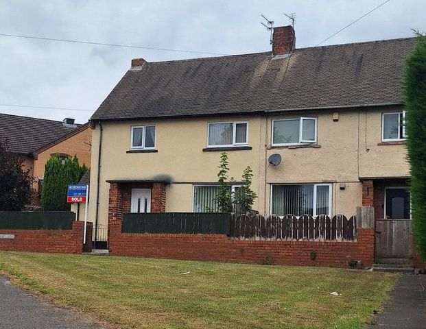 3 bedroom semi-detached house to rent - Photo 1