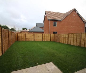 3 bedroom semi-detached house to rent - Photo 4