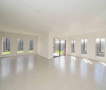 For Lease - Spacious Family Home in Clyde North - available now - Photo 6