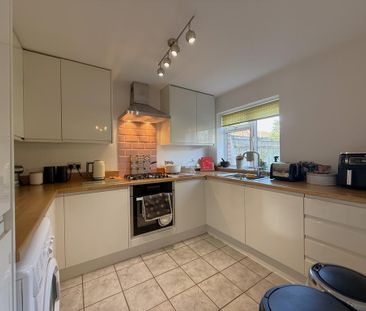 3 bedroom semi-detached house to rent - Photo 2
