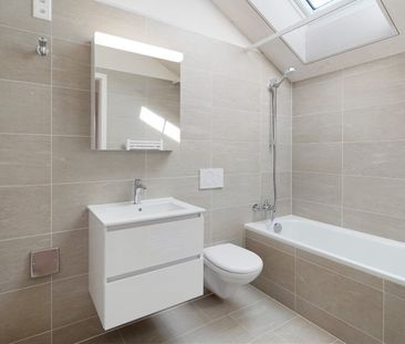 Neurenovierte 2-Zimmer-Dachwohnung - Photo 2