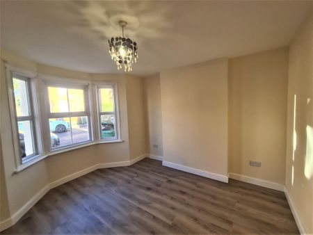 4 bedroom detached house to rent - Photo 3